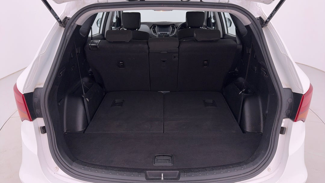 2017 Hyundai Santa Fe Active Crdi (4x4), Automatic, 122889 km, Boot Inside View