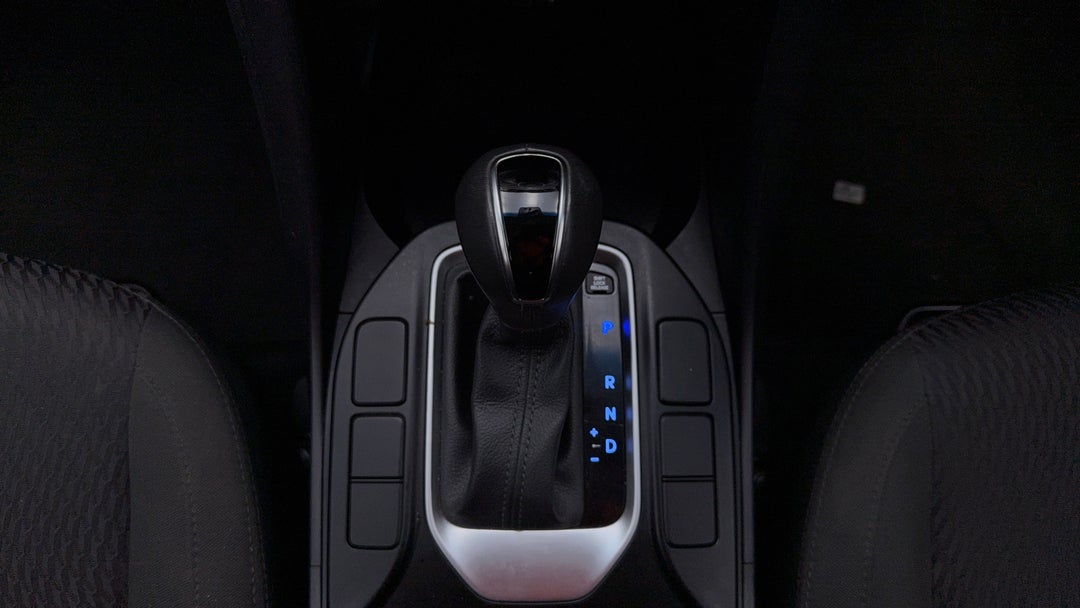 2017 Hyundai Santa Fe Active Crdi (4x4), Automatic, 122889 km, Gear Lever 