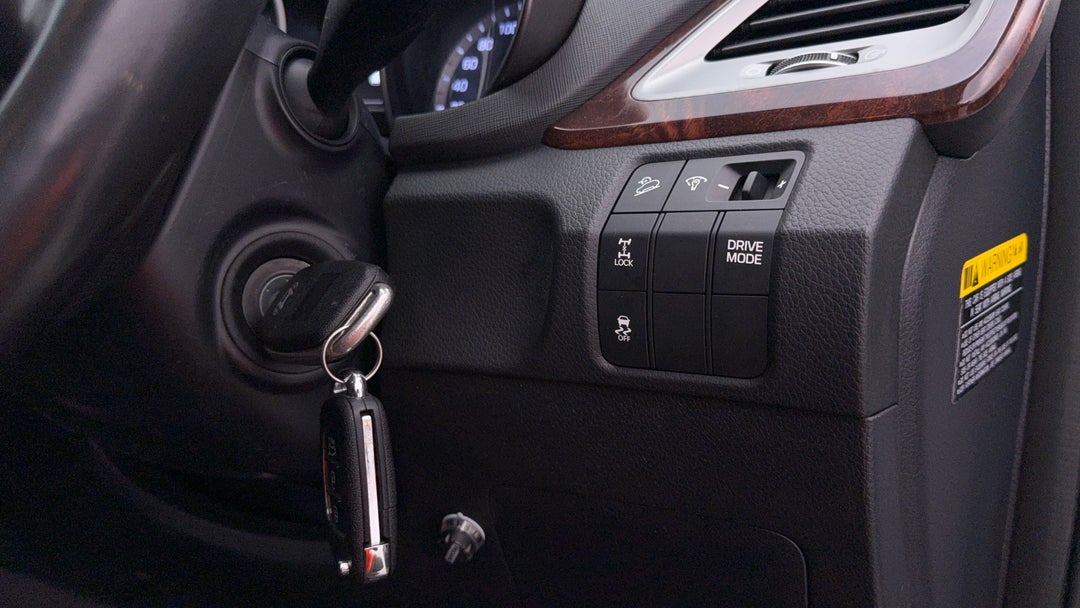 2017 Hyundai Santa Fe Active Crdi (4x4), Automatic, 122889 km, Utility Switches/Buttons