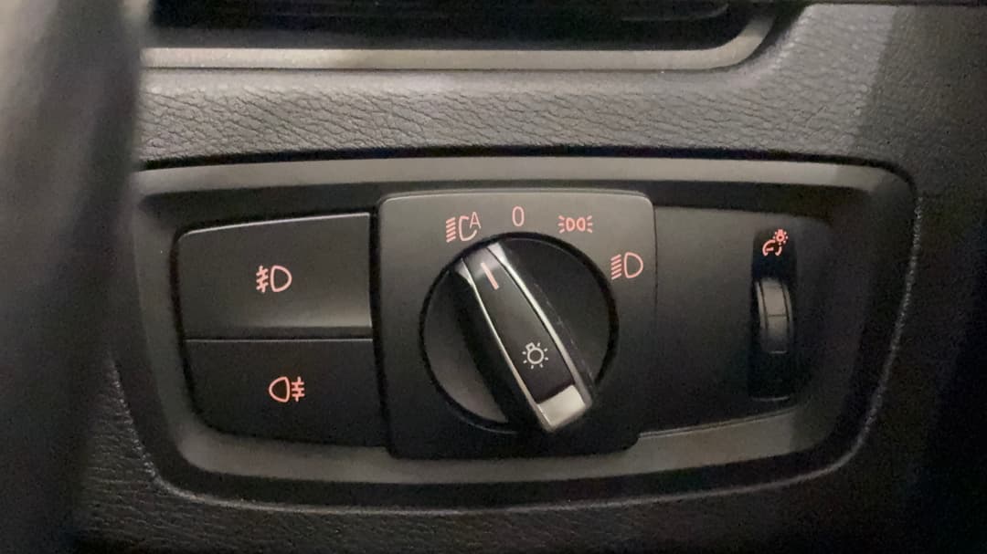 2018 BMW X1 xDrive 25i, Automatic, 68458 km, Utility Switches/Buttons