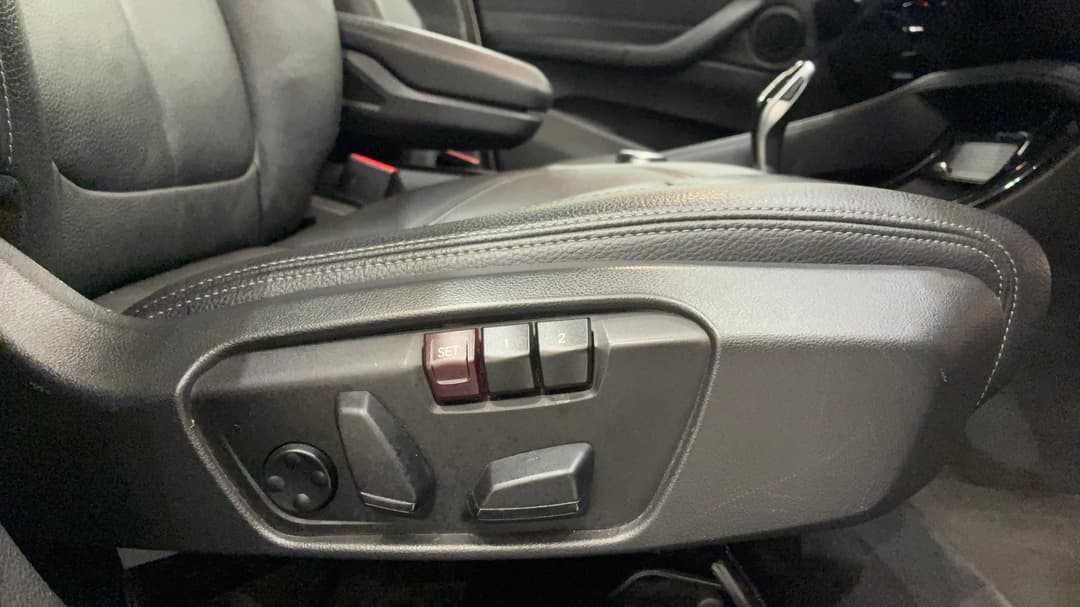 2018 BMW X1 xDrive 25i, Automatic, 68458 km, Drivers Side Adjustment Panel