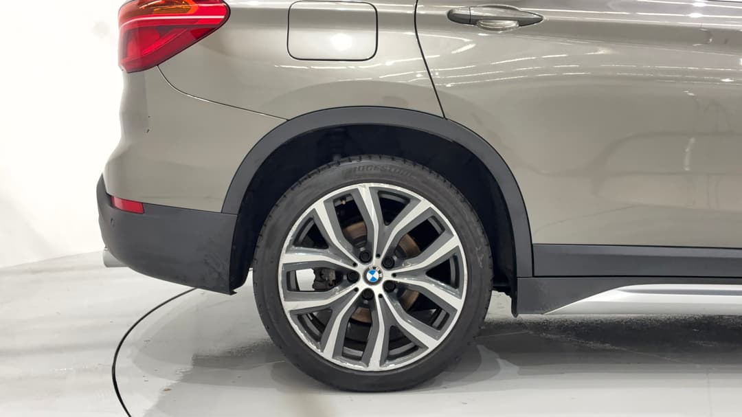 2018 BMW X1 xDrive 25i, Automatic, 68458 km, Right Rear Wheel