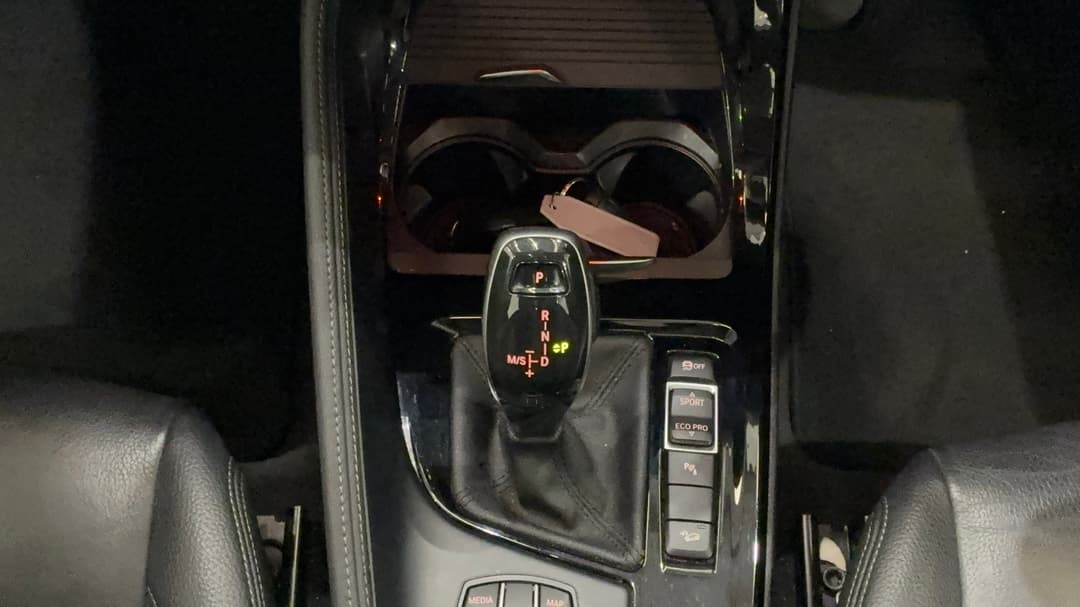 2018 BMW X1 xDrive 25i, Automatic, 68458 km, Gear Lever 