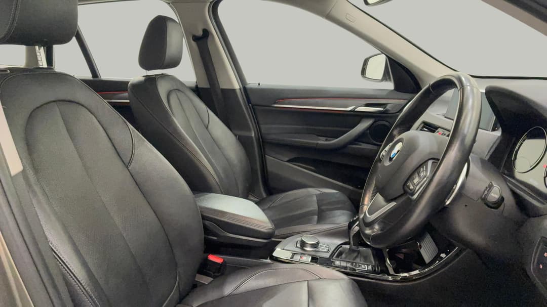 2018 BMW X1 xDrive 25i, Automatic, 68458 km, Right Side Front Door Cabin View