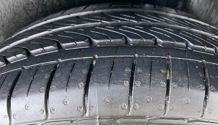 2016 Volkswagen Ameo COMFORTLINE 1.2, Petrol, Manual, 59,967 km, Left Rear Tyre Tread
