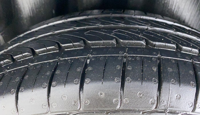 2016 Volkswagen Ameo COMFORTLINE 1.2, Petrol, Manual, 59,967 km, Right Rear Tyre Tread