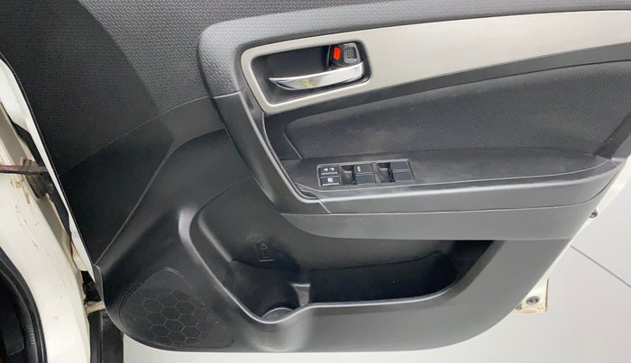 2018 Maruti Vitara Brezza ZDI PLUS AMT, Diesel, Automatic, 1,00,471 km, Driver Side Door Panels Control