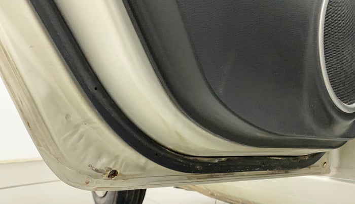 2011 Maruti Swift VXI, Petrol, Manual, 28,492 km, Rear left door - Slight discoloration