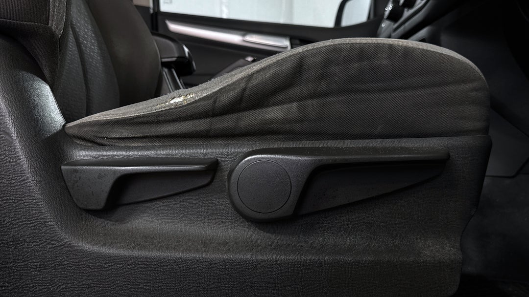 2019 Holden Colorado Ls (4x2), Automatic, 155773 km, Drivers Side Adjustment Panel