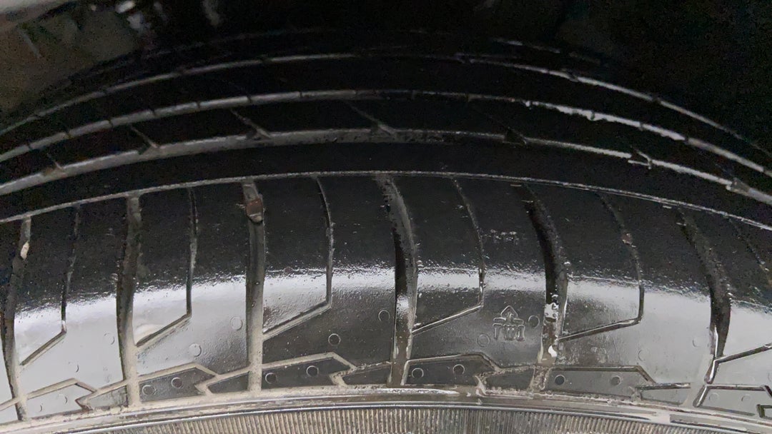 Right Front Tyre Tread