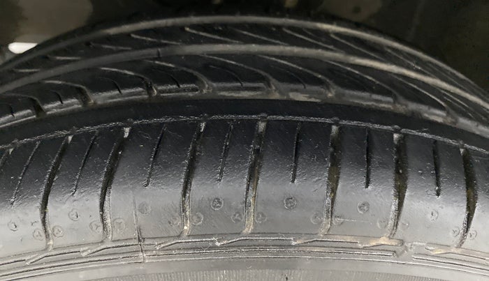 2018 Maruti Baleno DELTA 1.2 K12, Petrol, Manual, 33,182 km, Left Front Tyre Tread