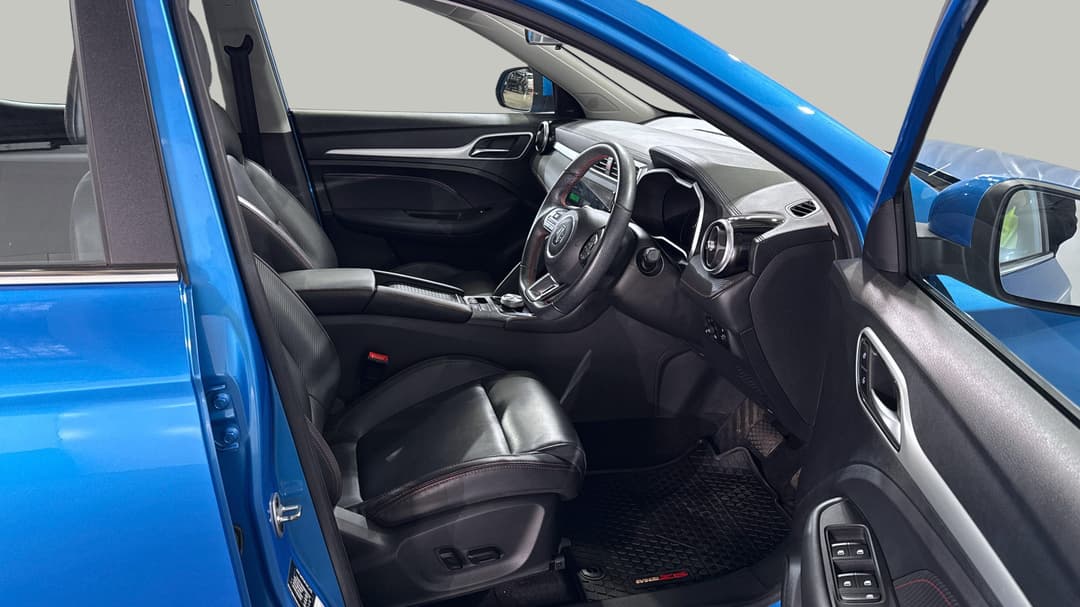 2022 MG ZS EV Essence, Automatic, 23763 km, Right Side Front Door Cabin View
