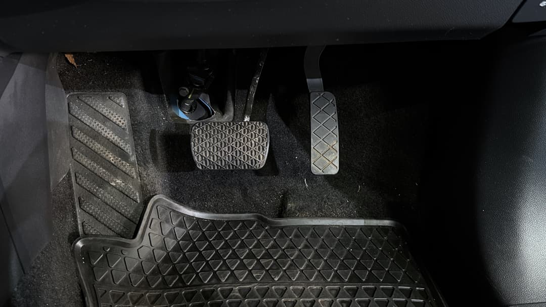 2022 MG ZS EV Essence, Automatic, 23763 km, Pedals and Footmat