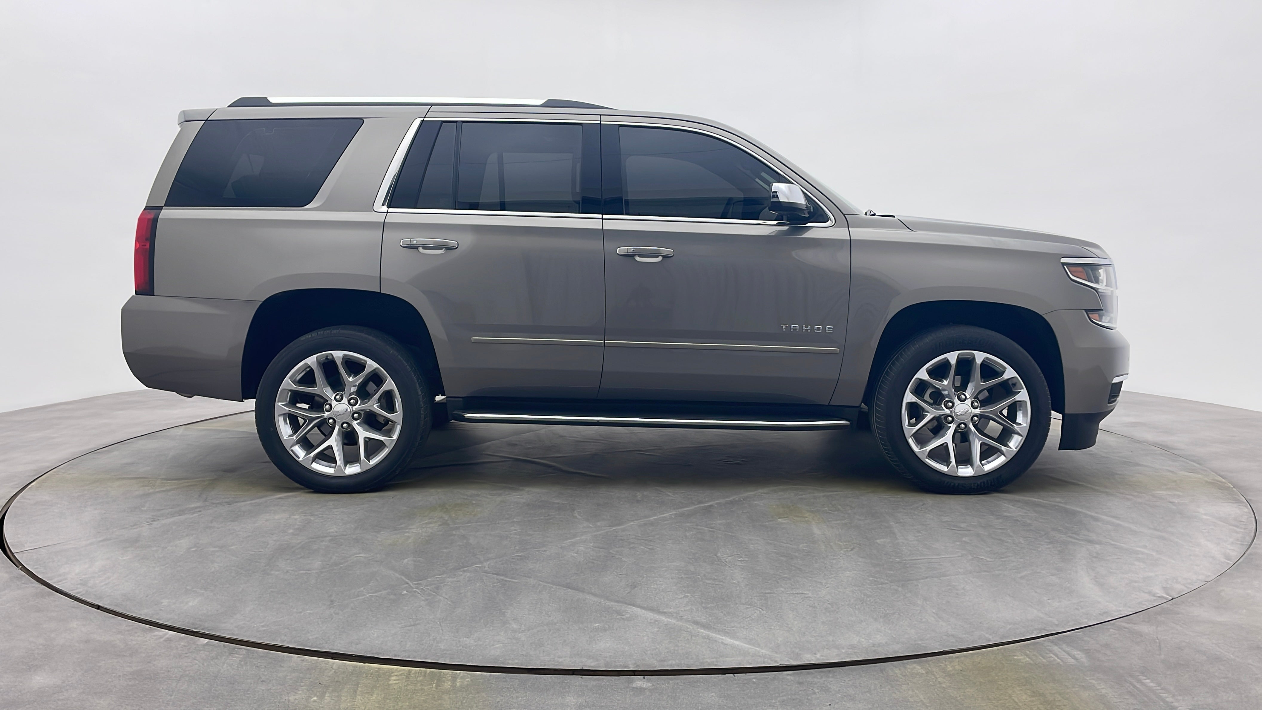 Chevrolet Tahoe-Right Side View