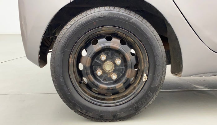 2012 Hyundai Eon MAGNA +, Petrol, Manual, 1,43,170 km, Right Rear Wheel