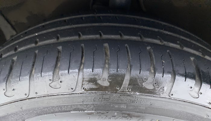 2014 Maruti Ritz ZDI, Diesel, Manual, 59,630 km, Left Front Tyre Tread