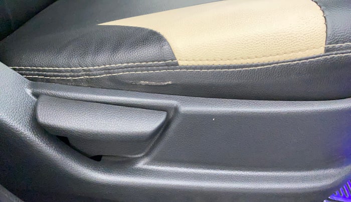 2015 Hyundai Eon ERA +, Petrol, Manual, 98,204 km, Driver Side Adjustment Panel