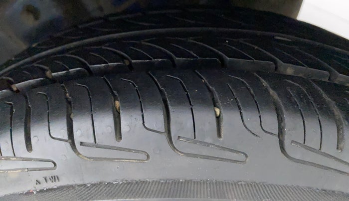 2015 Hyundai Eon ERA +, Petrol, Manual, 98,204 km, Left Rear Tyre Tread