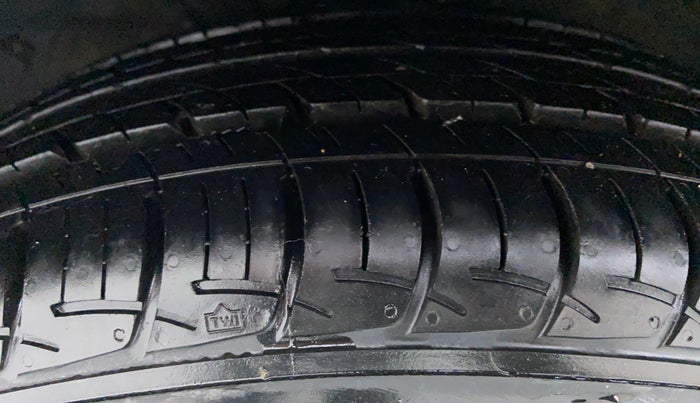 2015 Maruti Baleno ZETA DDIS 190, Diesel, Manual, 48,083 km, Left Front Tyre Tread