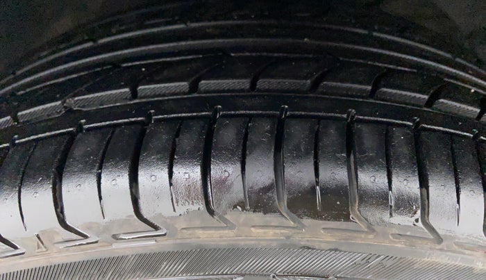 2015 Maruti Baleno ZETA DDIS 190, Diesel, Manual, 48,083 km, Right Front Tyre Tread