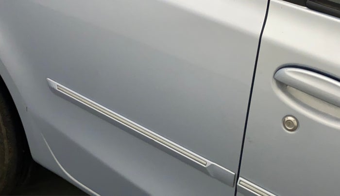 2011 Toyota Etios G, Petrol, Manual, 39,136 km, Right rear door - Minor scratches