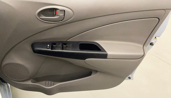 2011 Toyota Etios G, Petrol, Manual, 39,136 km, Driver Side Door Panels Control