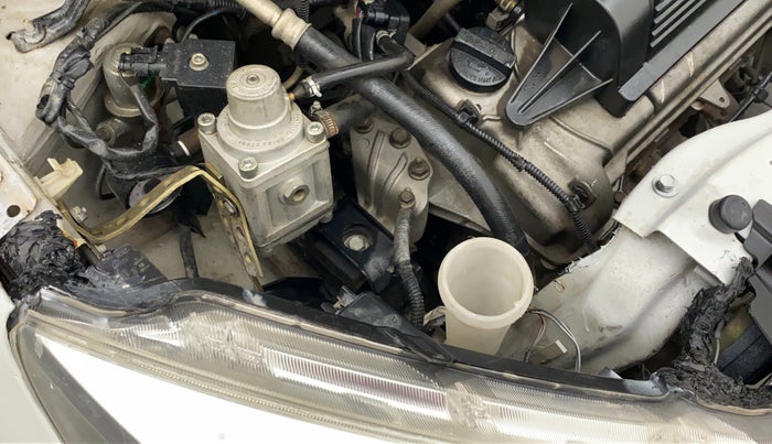 2015 Maruti Celerio VXI AMT, CNG, Automatic, 96,295 km, Right headlight - Clamp has minor damage