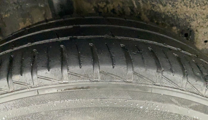 2015 Maruti Celerio VXI AMT, CNG, Automatic, 96,295 km, Right Rear Tyre Tread