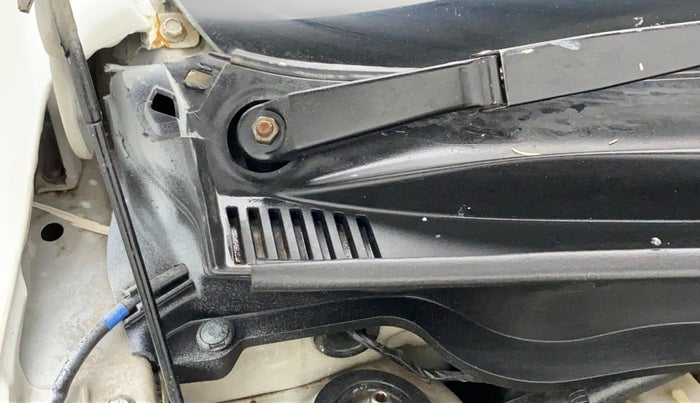2015 Maruti Celerio VXI AMT, CNG, Automatic, 96,295 km, Bonnet (hood) - Cowl vent panel has minor damage