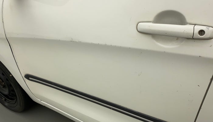 2015 Maruti Celerio VXI AMT, CNG, Automatic, 96,295 km, Front passenger door - Minor scratches