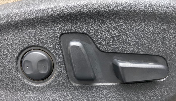 2018 Hyundai Tucson New GLS 4WD AT DIESEL, Diesel, Automatic, 76,565 km, Driver Side Adjustment Panel
