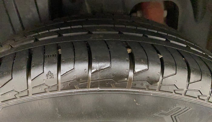 2019 Mahindra XUV300 W8 (O) 1.2 PETROL, Petrol, Manual, 58,483 km, Right Rear Tyre Tread