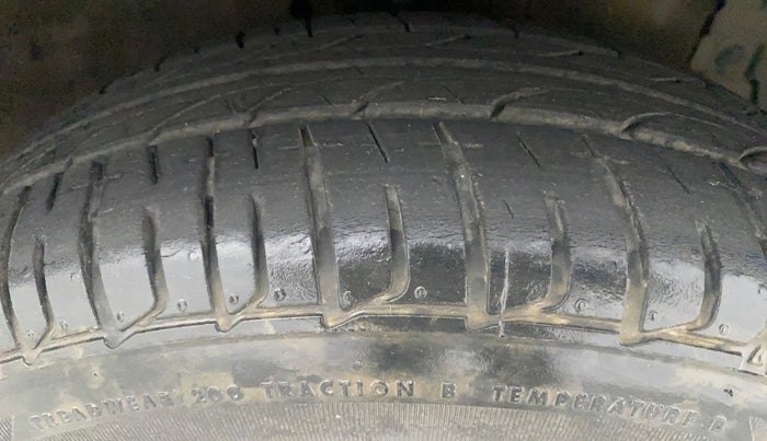 2014 Maruti Swift Dzire VDI, Diesel, Manual, 90,055 km, Right Front Tyre Tread