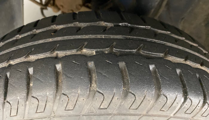 2016 Datsun Go T, Petrol, Manual, 35,803 km, Left Front Tyre Tread