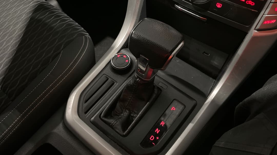 2020 LDV T60 Pro (4x4), Automatic, 82242 km, Gear Lever 