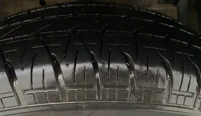 2015 Maruti Swift Dzire VXI, Petrol, Manual, 35,503 km, Left Rear Tyre Tread