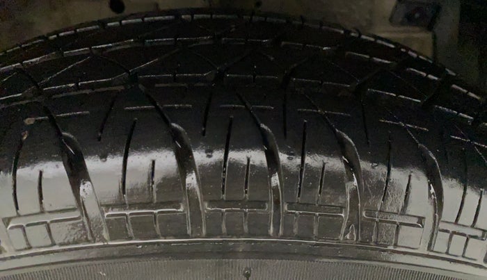 2015 Maruti Swift Dzire VXI, Petrol, Manual, 35,503 km, Right Front Tyre Tread