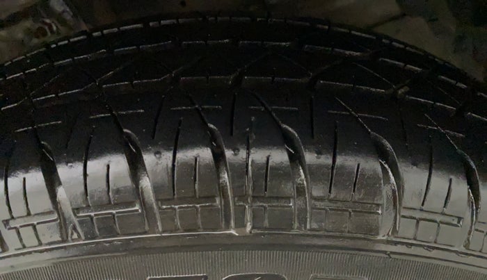 2015 Maruti Swift Dzire VXI, Petrol, Manual, 35,503 km, Left Front Tyre Tread