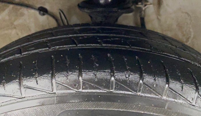 2019 Maruti Alto LXI, Petrol, Manual, 32,864 km, Left Front Tyre Tread