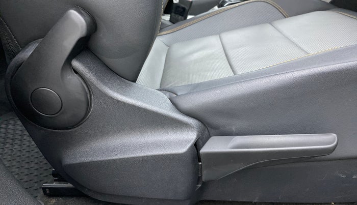 2022 Skoda KUSHAQ STYLE 1.5L TSI MT, Petrol, Manual, 21,883 km, Driver Side Adjustment Panel