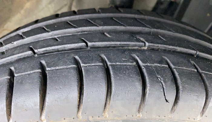 2015 Datsun Go T, Petrol, Manual, 58,481 km, Right Front Tyre Tread