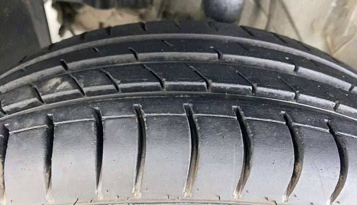 2015 Datsun Go T, Petrol, Manual, 58,481 km, Left Front Tyre Tread