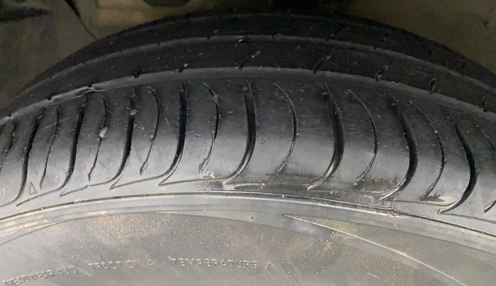 2015 Hyundai Creta BASE 1.4 DIESEL, Diesel, Manual, 1,13,052 km, Left Front Tyre Tread