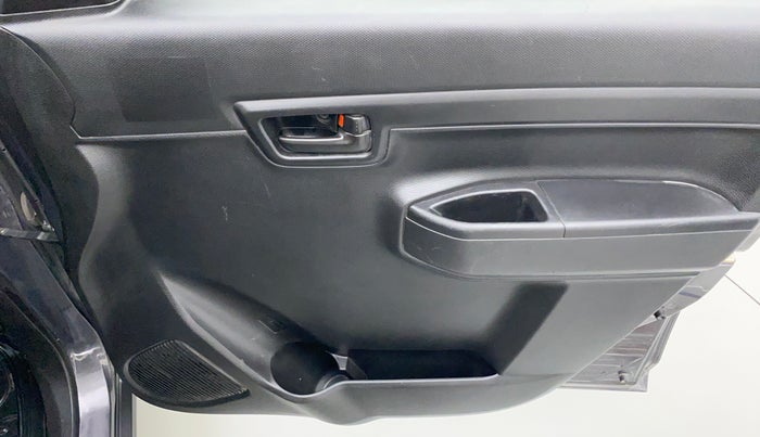 2021 Maruti S PRESSO VXI CNG, CNG, Manual, 17,355 km, Driver Side Door Panels Control