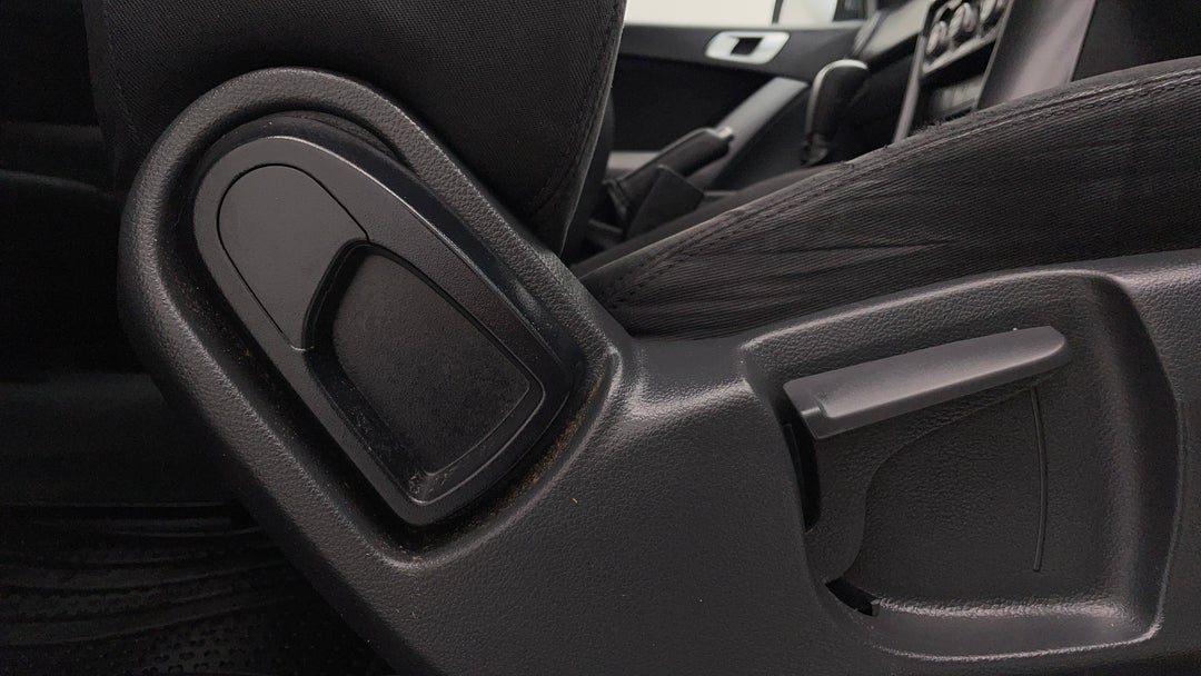 2019 Mazda BT-50 Xtr (4x4) (5yr), Automatic, 46682 km, Drivers Side Adjustment Panel