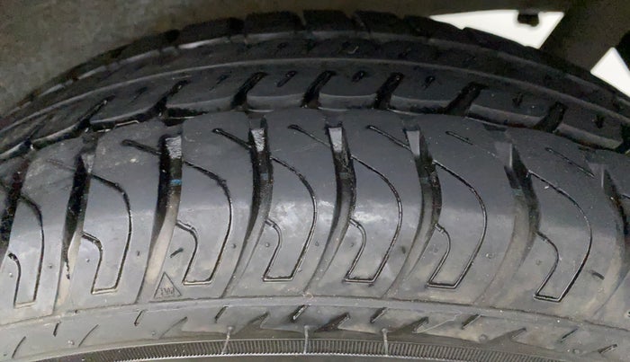 2011 Maruti Wagon R 1.0 VXI, Petrol, Manual, 32,894 km, Left Front Tyre Tread