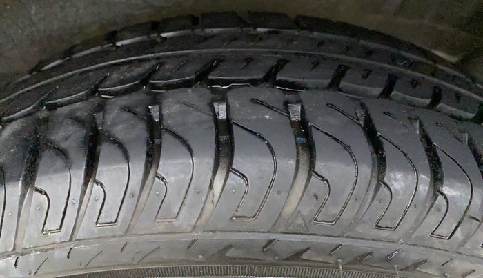 2011 Maruti Wagon R 1.0 VXI, Petrol, Manual, 32,894 km, Right Front Tyre Tread