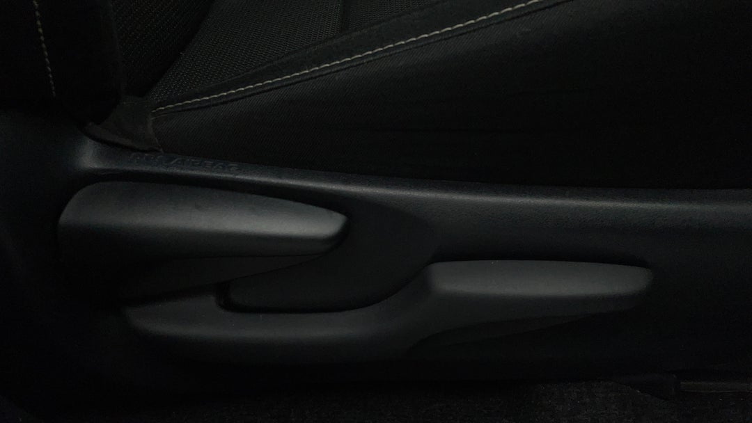 2017 Toyota RAV4 Gxl (4x4), Automatic, 92640 km, Drivers Side Adjustment Panel