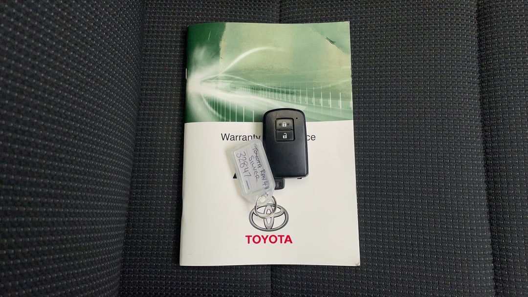 2017 Toyota RAV4 Gxl (4x4), Automatic, 92640 km, Key Close-up