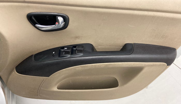 2015 Hyundai i10 SPORTZ 1.1, Petrol, Manual, 93,736 km, Driver Side Door Panels Control